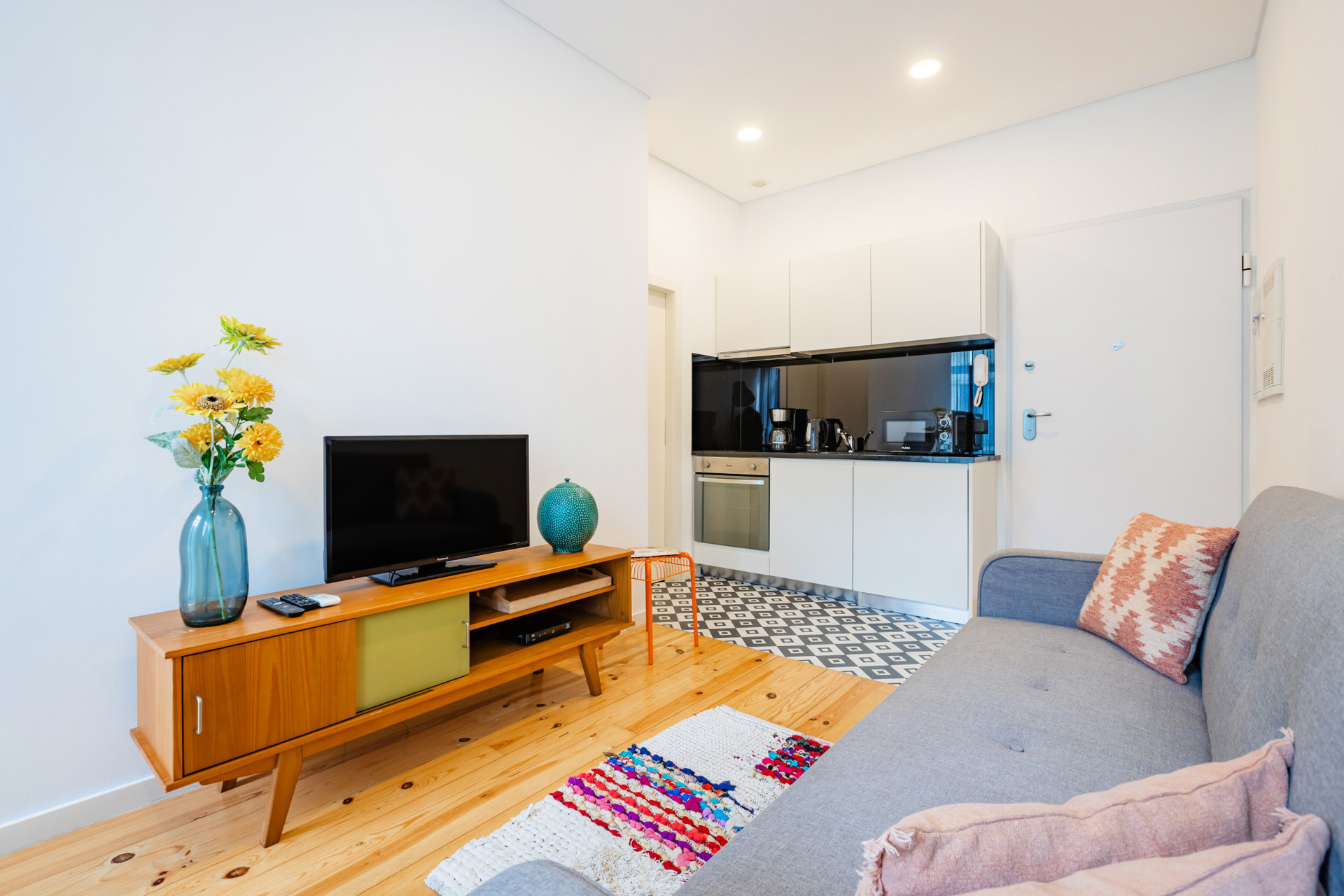 Living Room with a comfortable sofa and TV. Fully equipped kitchenette.