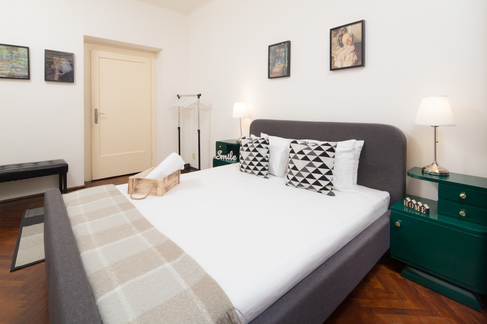 Quaint Charming Apartment in City Center preview