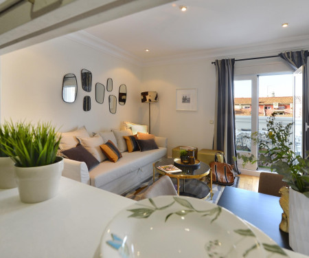 HOMEABOUT PUERTA DEL SOL APARTMENT