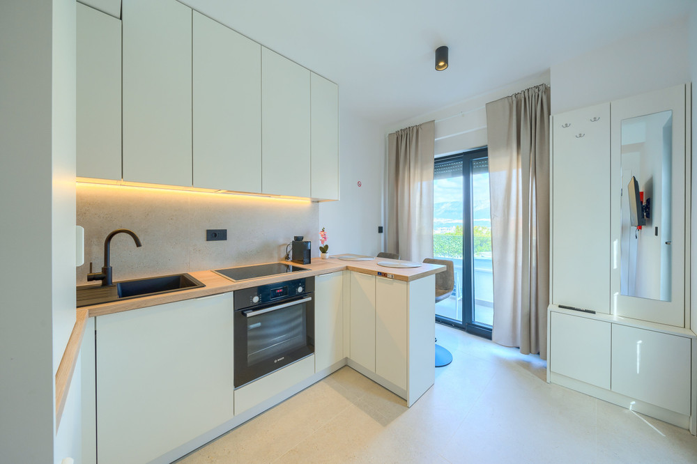 Highland Split Apartments - Unit 4 preview