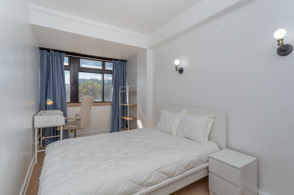 Room 4 - Av. Fontes Pereira Melo 3 6D preview