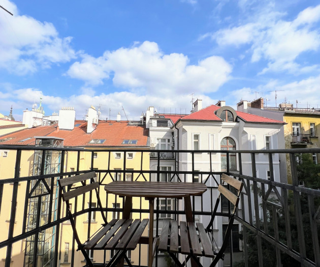 Beautiful & peaceful apartment with cute balcony
