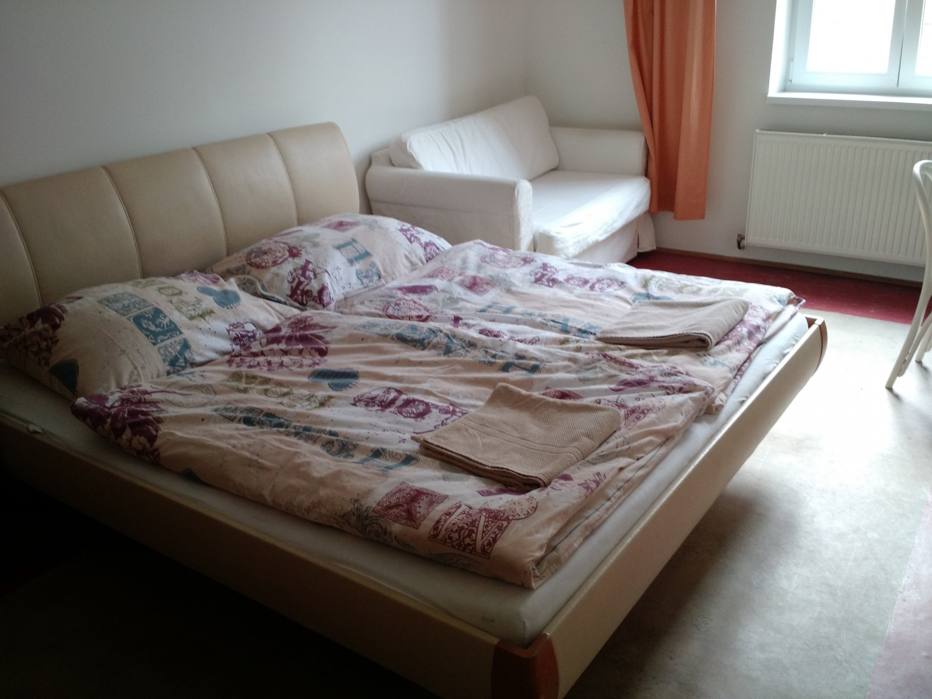 white, leather decorarted double bed