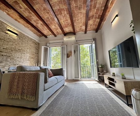 Charming Flat Near Sagrada Familia