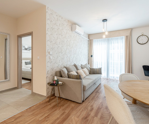 Stylish Apartment with Balcony, Garage & Cleaning