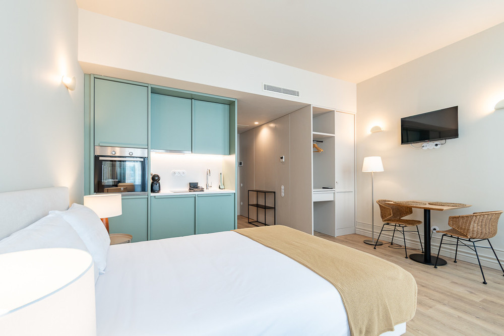 Bonjardim Suites 2 preview