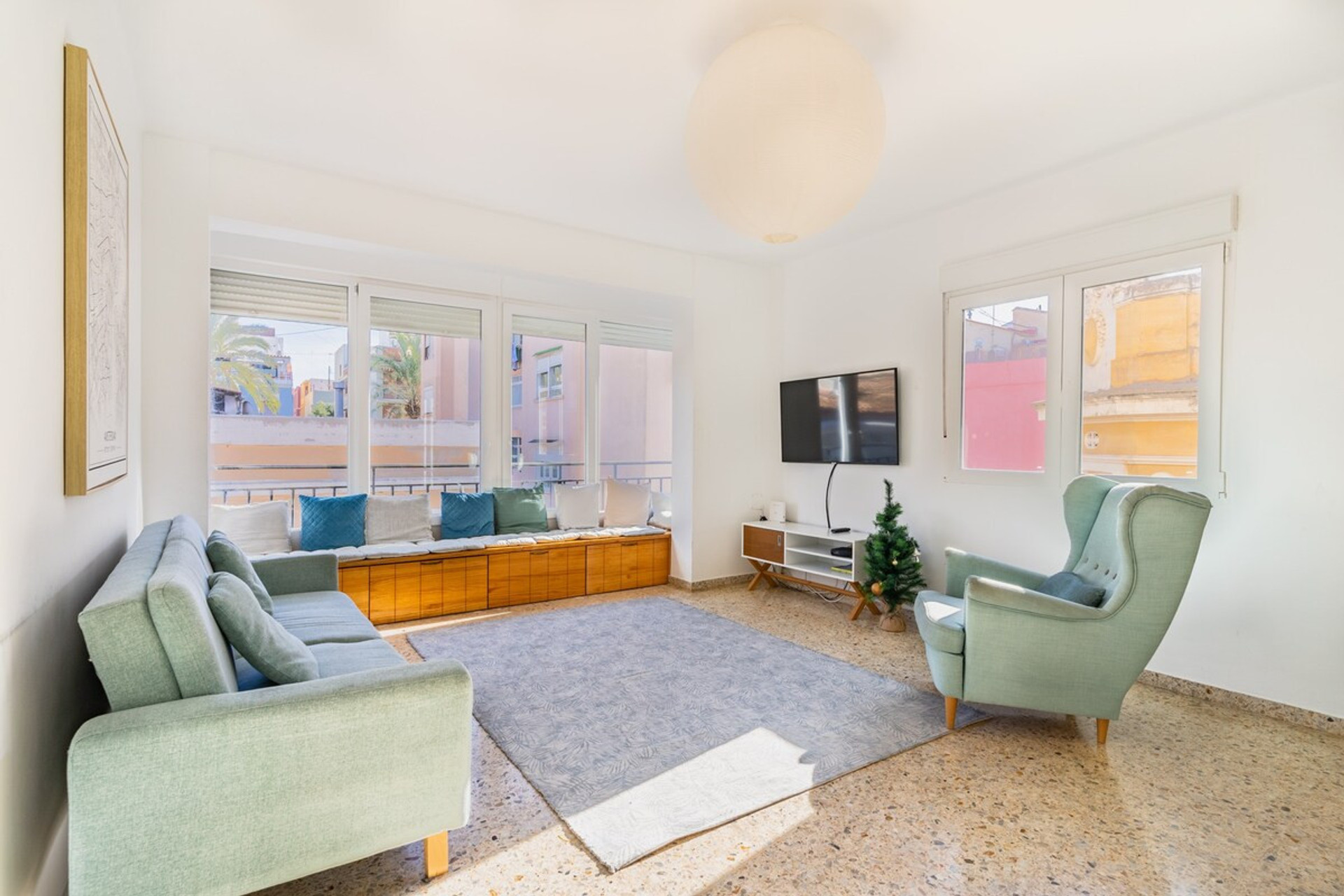 Bright and spacious living room