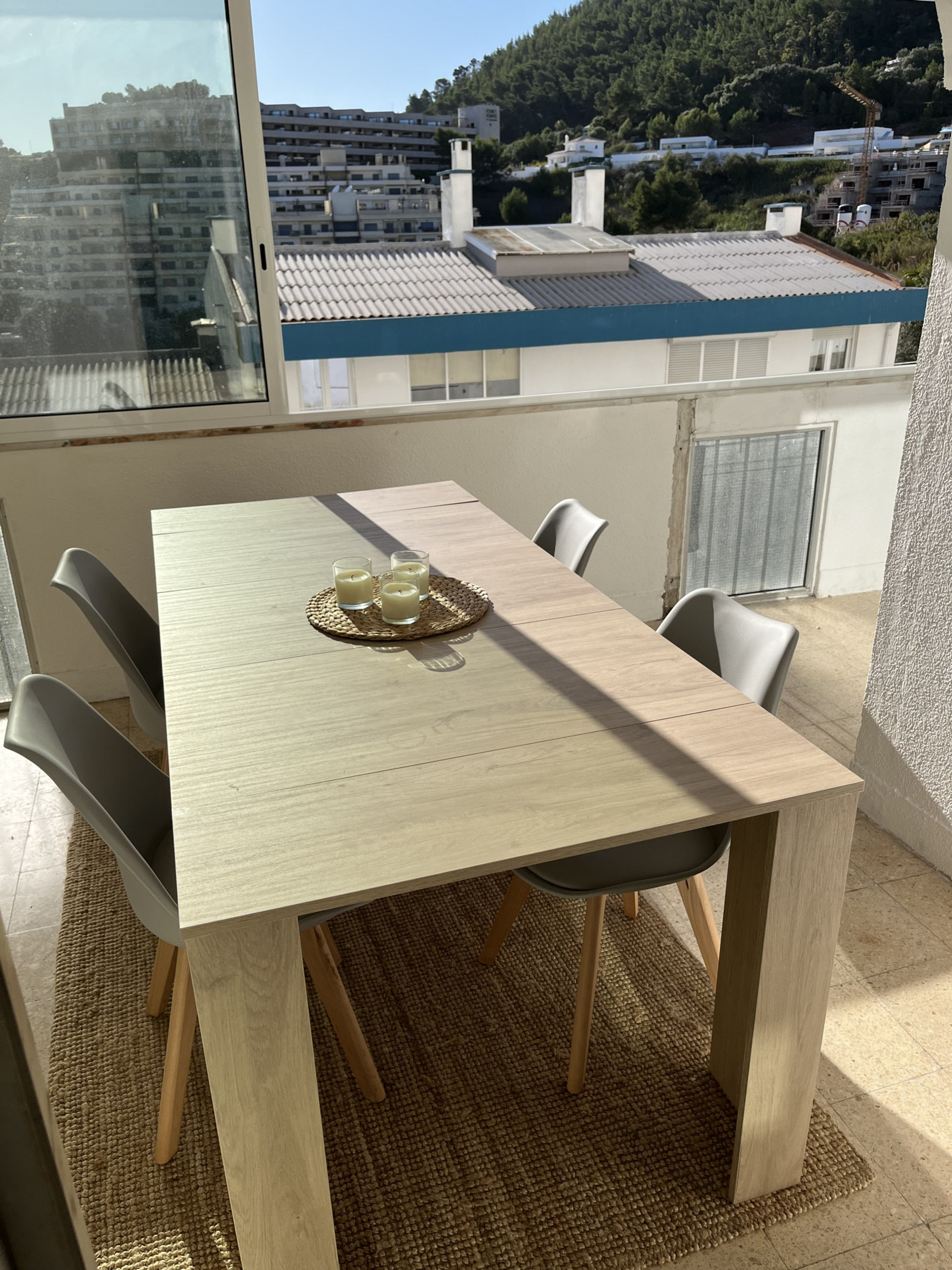 Dining room with view to castle and ocean