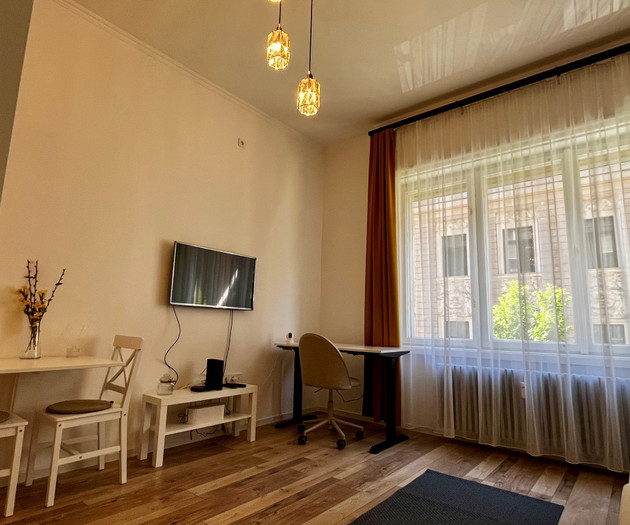 DOWNTOWN ATMOSPHERE FOR STUDY OR WORK FROM HOME