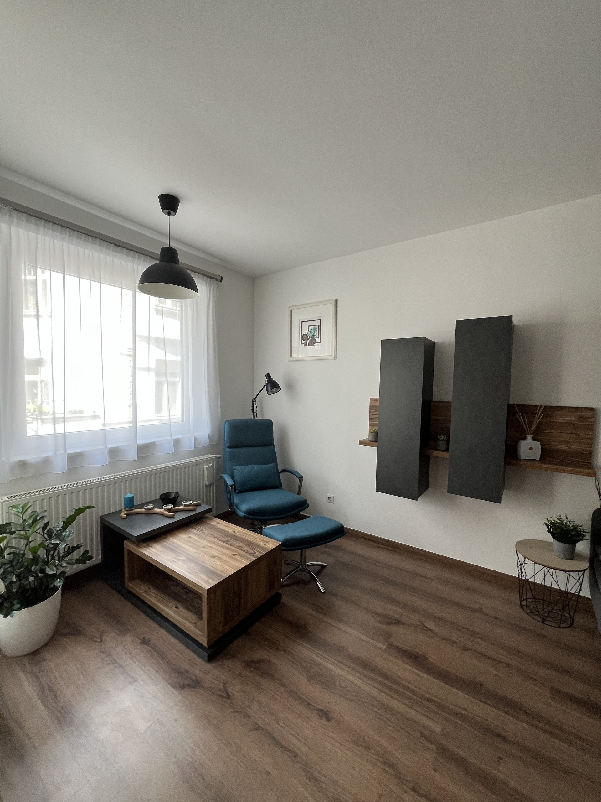 Cozy corner with desk and chairs