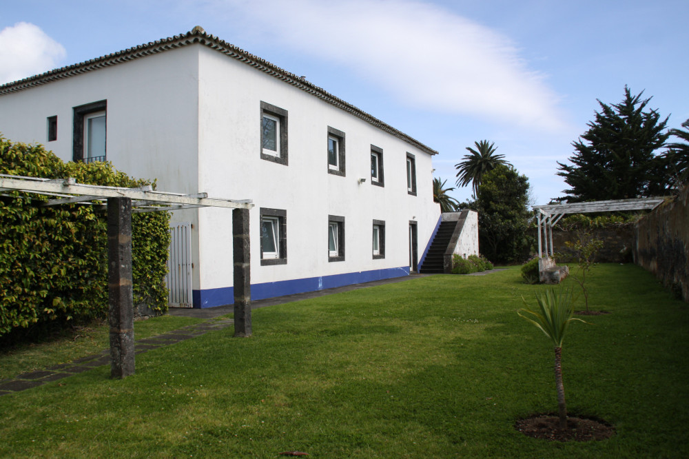 House with large balcony and garden preview