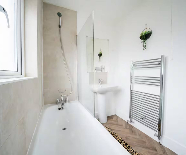 Cozy 4 Bedroom House | Sleeps 10 | Cardiff