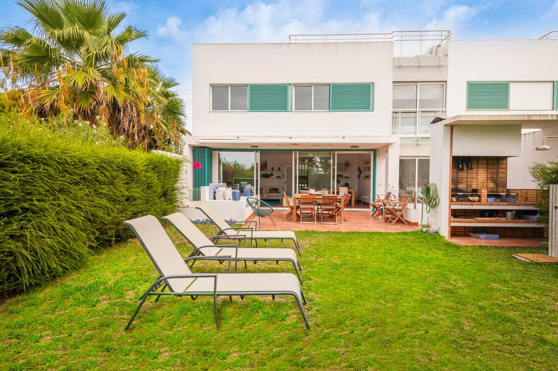 Garden with Barbecue Grill and Dining Area
