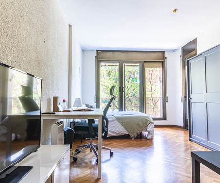 R0053- Room in flat to share Barcelona Montjuic