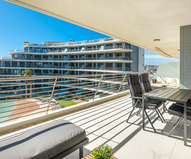 Luxury Beachfront Apt | Heated Pool, Gym & Seaview