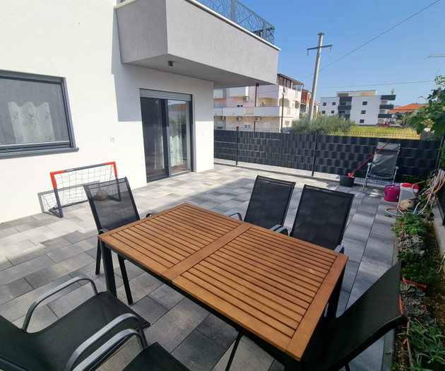 FOR RENT: MODERN TWO-BEDROOM APARTMENT