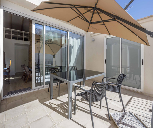 Renovated apartment with terrace and 3 bedroom