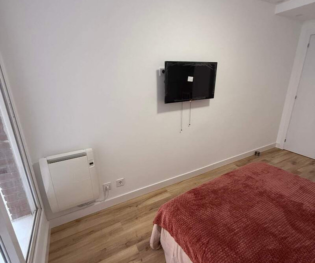 Double bedroom with private bathroom