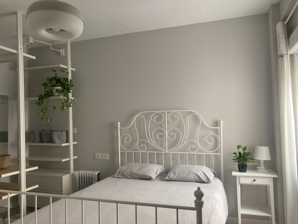 Tossal room - Spacious, bright, open closet preview