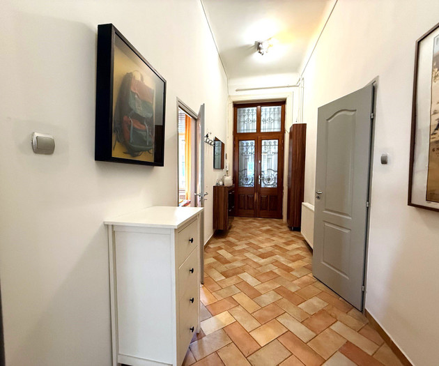 Central 2-Bedroom Apartment with Private Balcony
