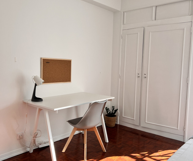 Cozy & Fully Furnished Light Grey Room in Lisbon