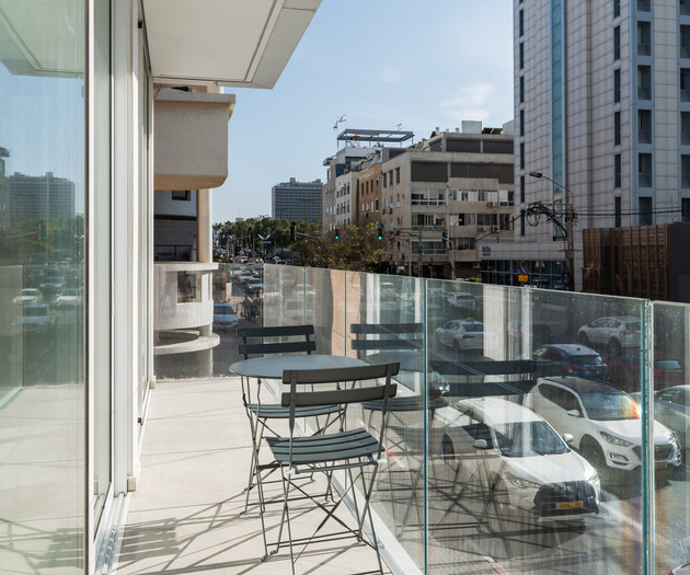 Blueground | Tel Aviv Port, High End , Balcony- 70