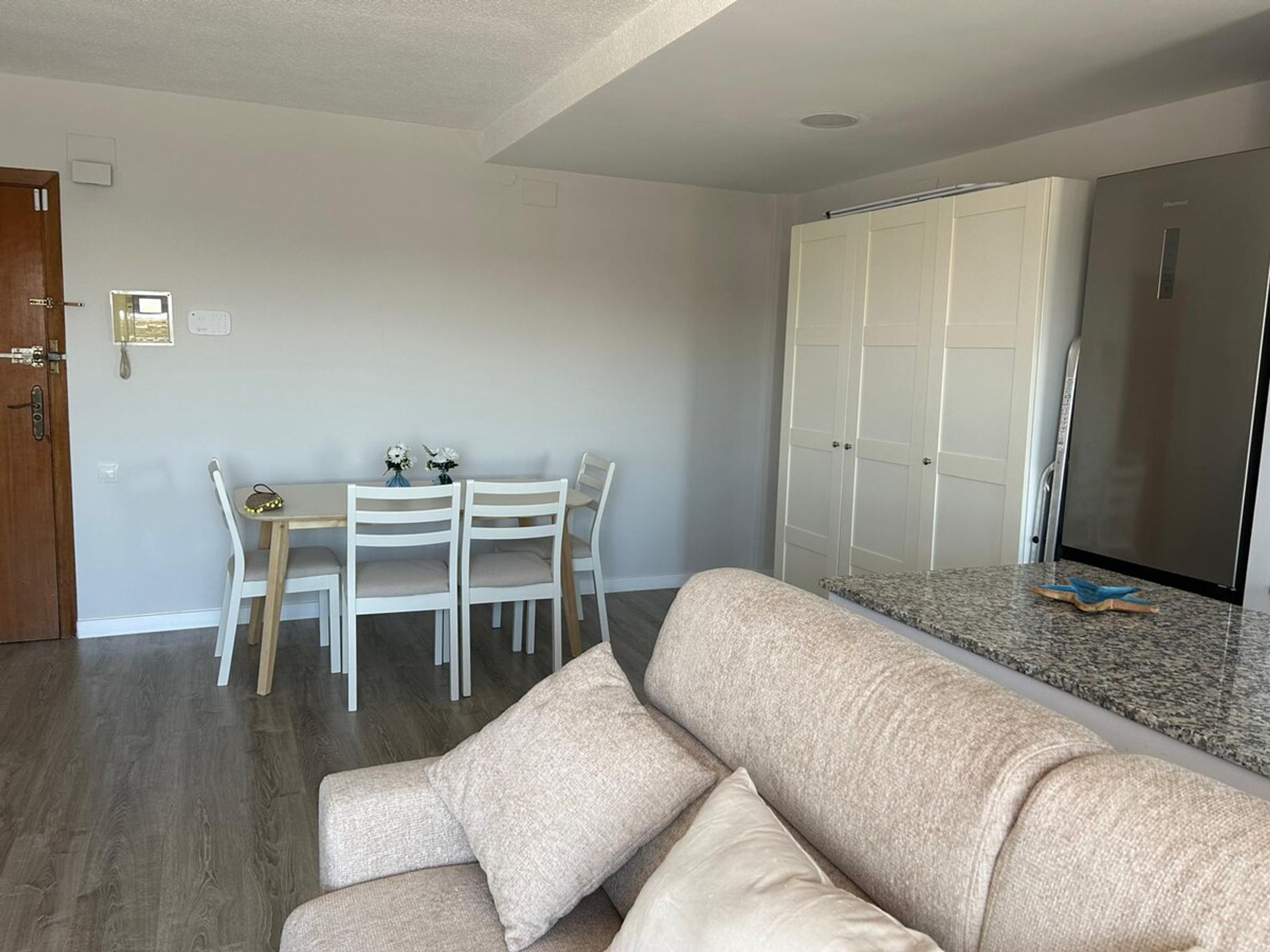 Living room image 3