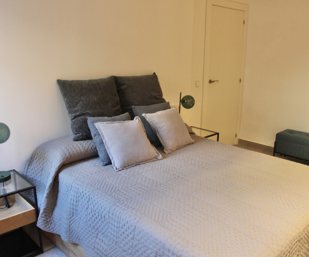 Modern, recently renovated. City and beach!