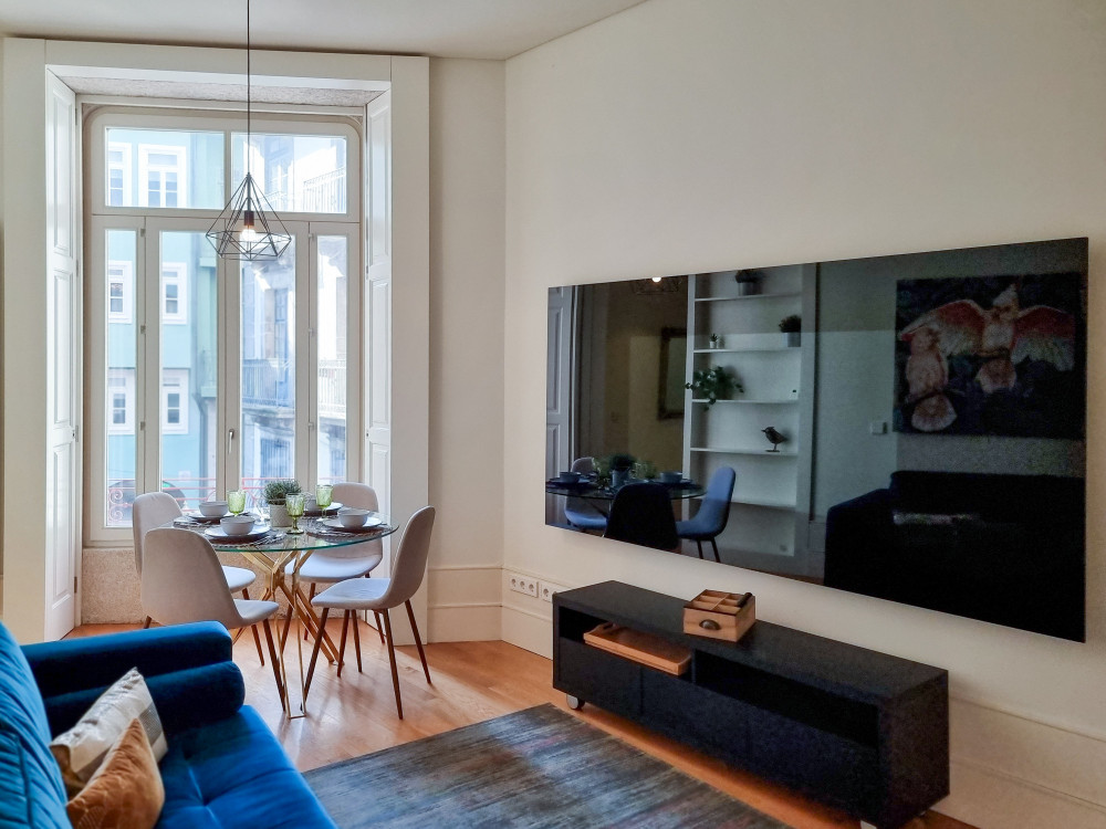 Inspiring City Center 1 BR Apartment with a View