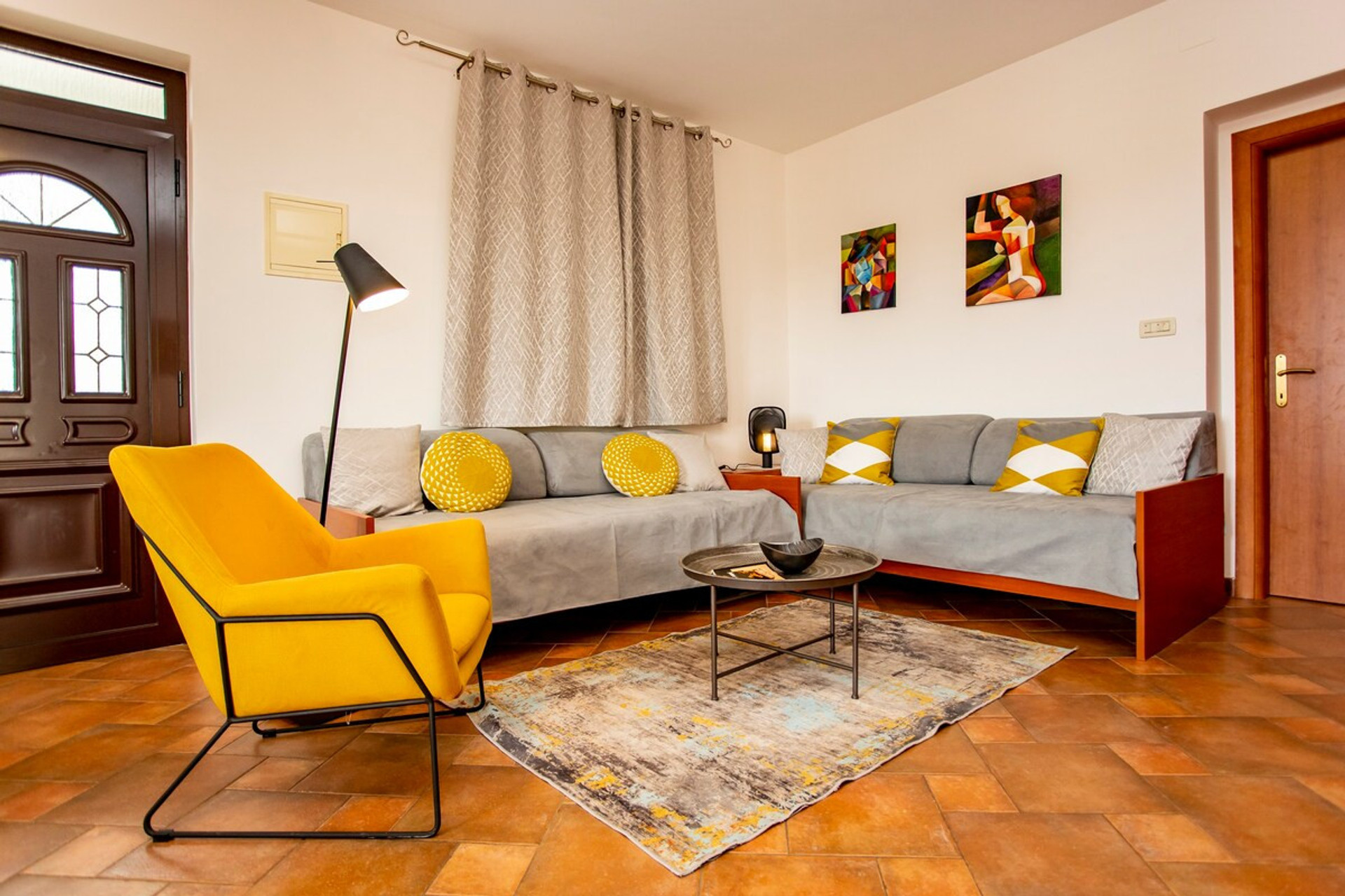 Living room image 2