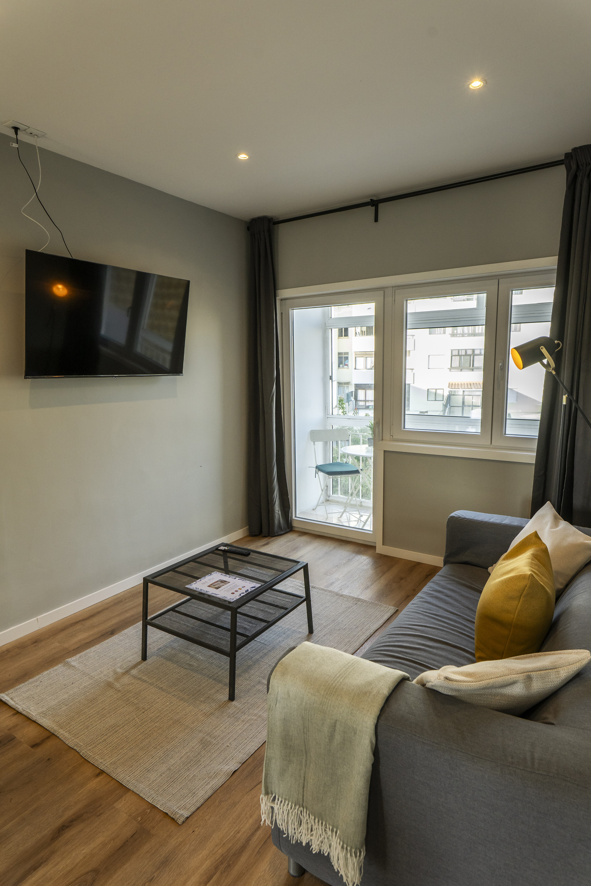 Living room w/ cable tv and AC + balcony