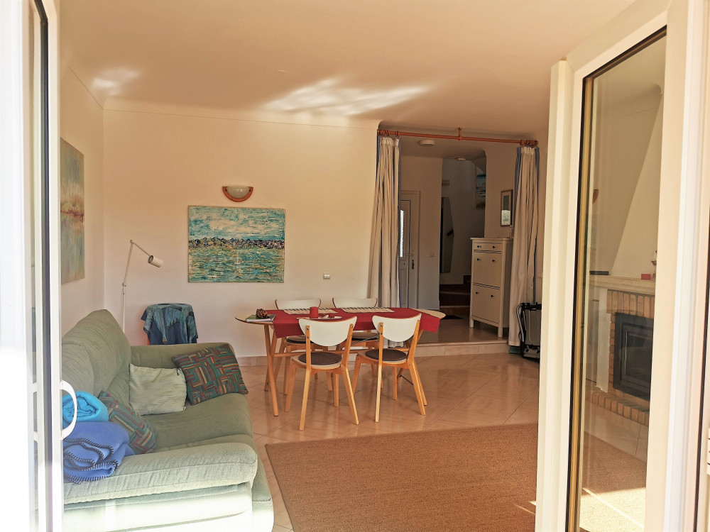 Quiet house w/ sea views, close to beach