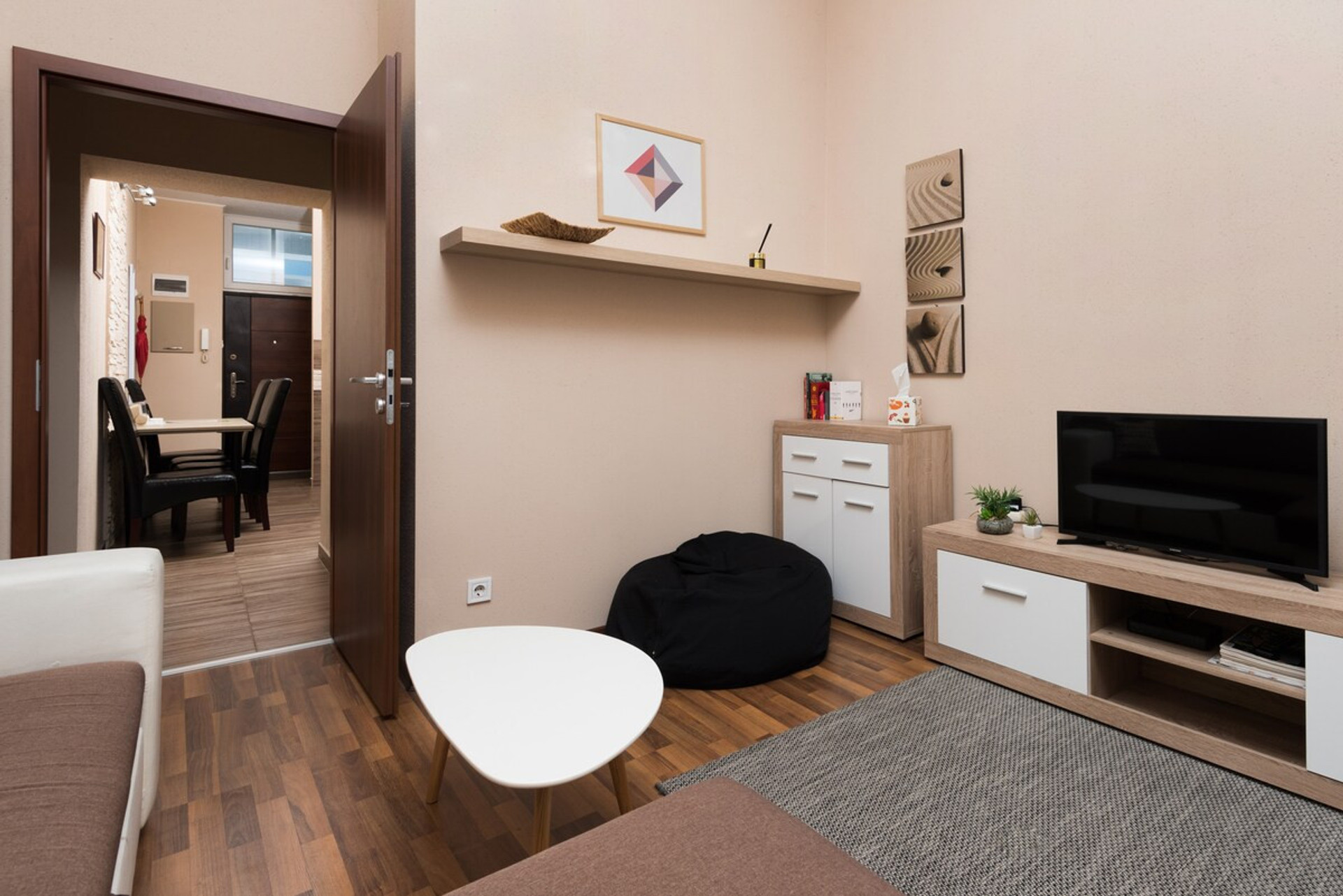 Living room image 4