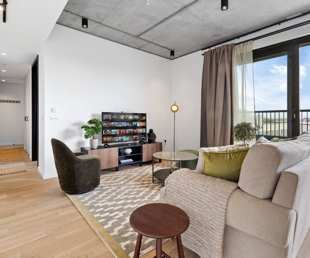 Penthouse Apartment with City Views, Parking + 2BR