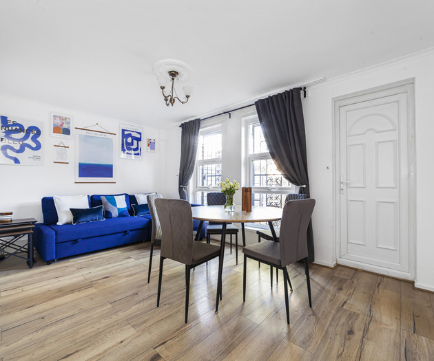 Bright 3 Bed Garden House, Haggerston, Parking