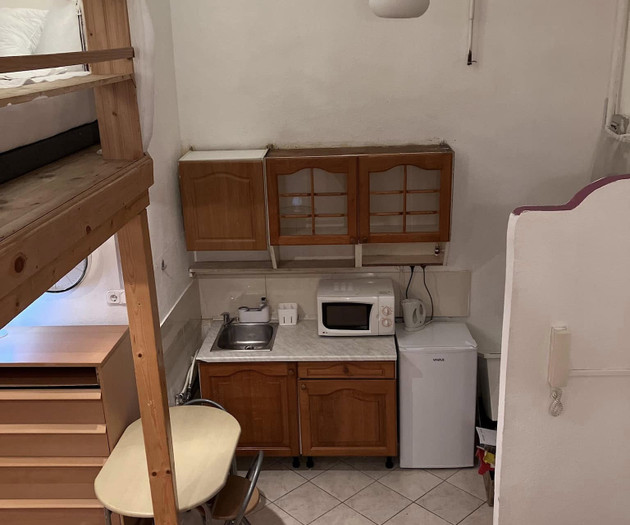 Studio Flat Under the Castle Hill