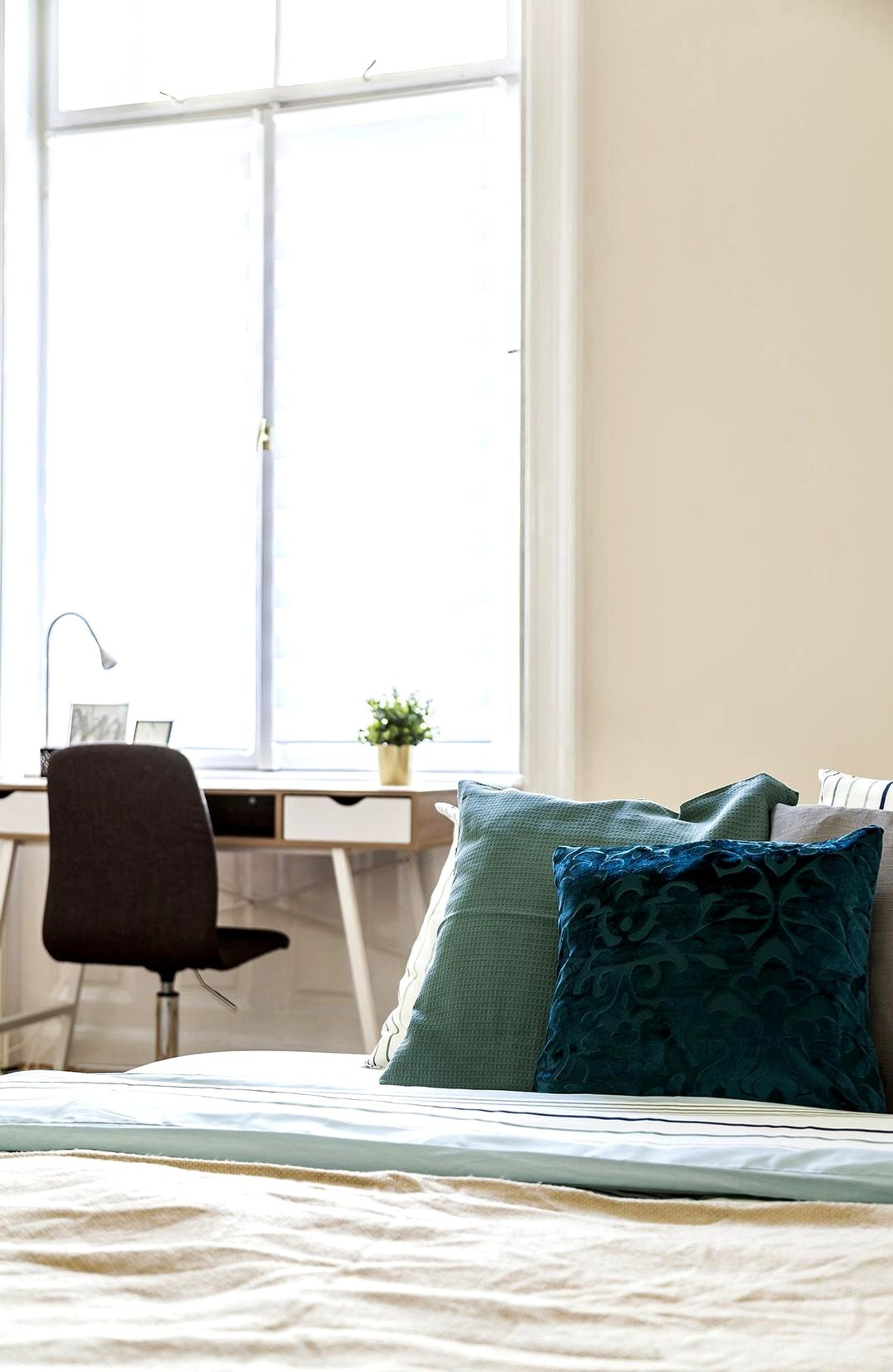 Double bed, desk and storage space