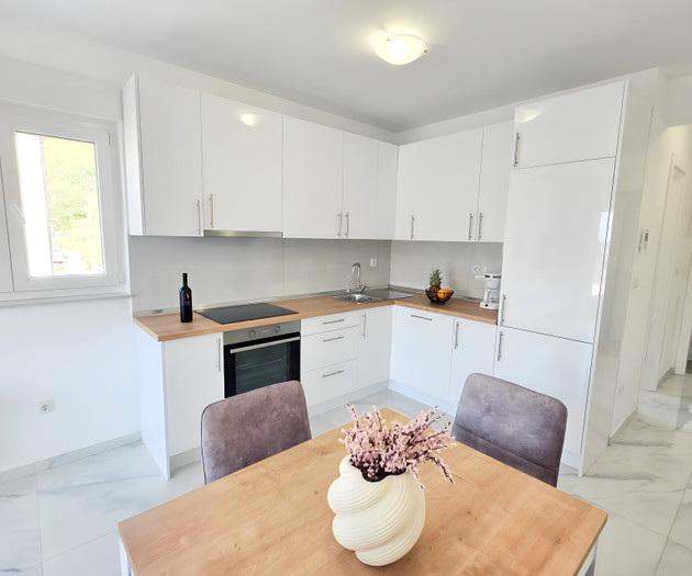 Kitchen dining table setup