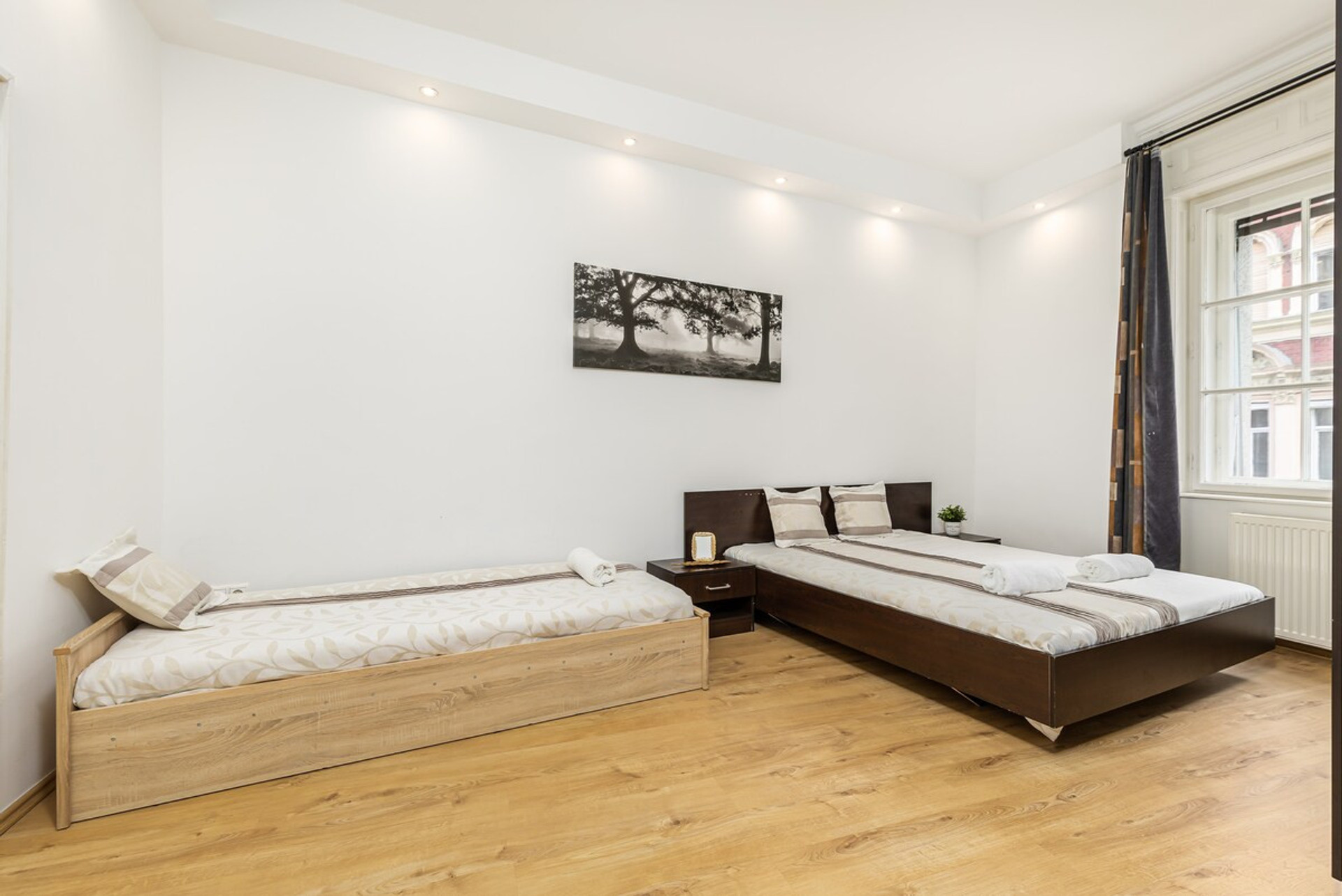 Bedroom 1 image 2