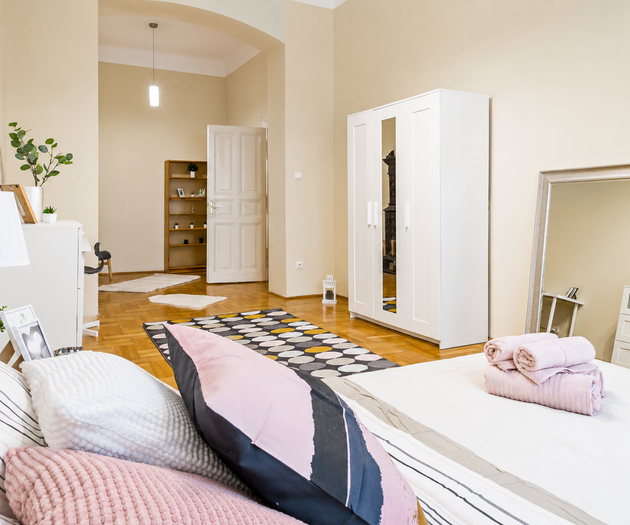 Large Private Room | Kazinczy Street