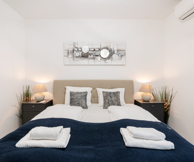 Stylish Apartment with Balcony, Garage & Cleaning