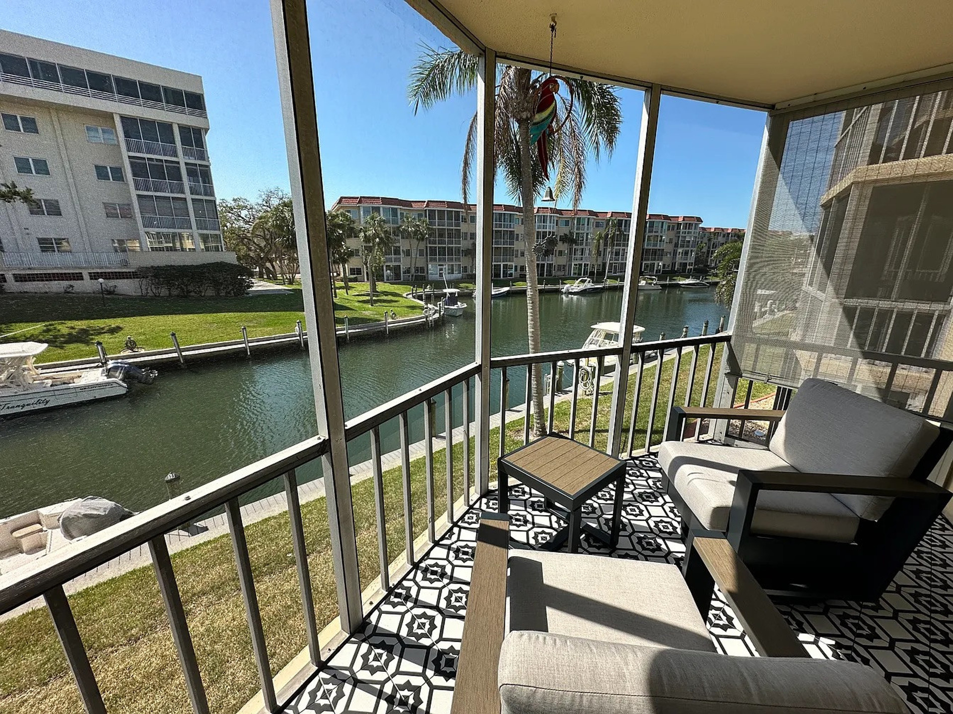 Balcony/canal