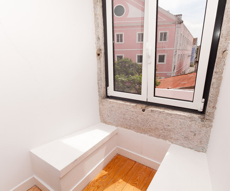 Sunny apartment near Lisbon's River