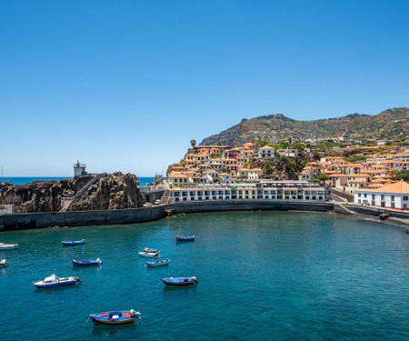 Stay by the most pretty Bay of Madeira