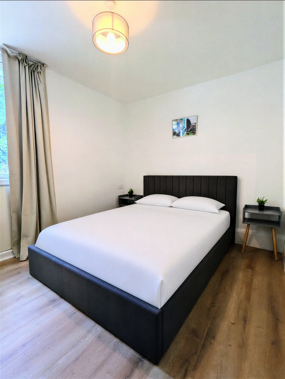 Stylish 1-Bed Flat with Private Terrace Near Oval preview