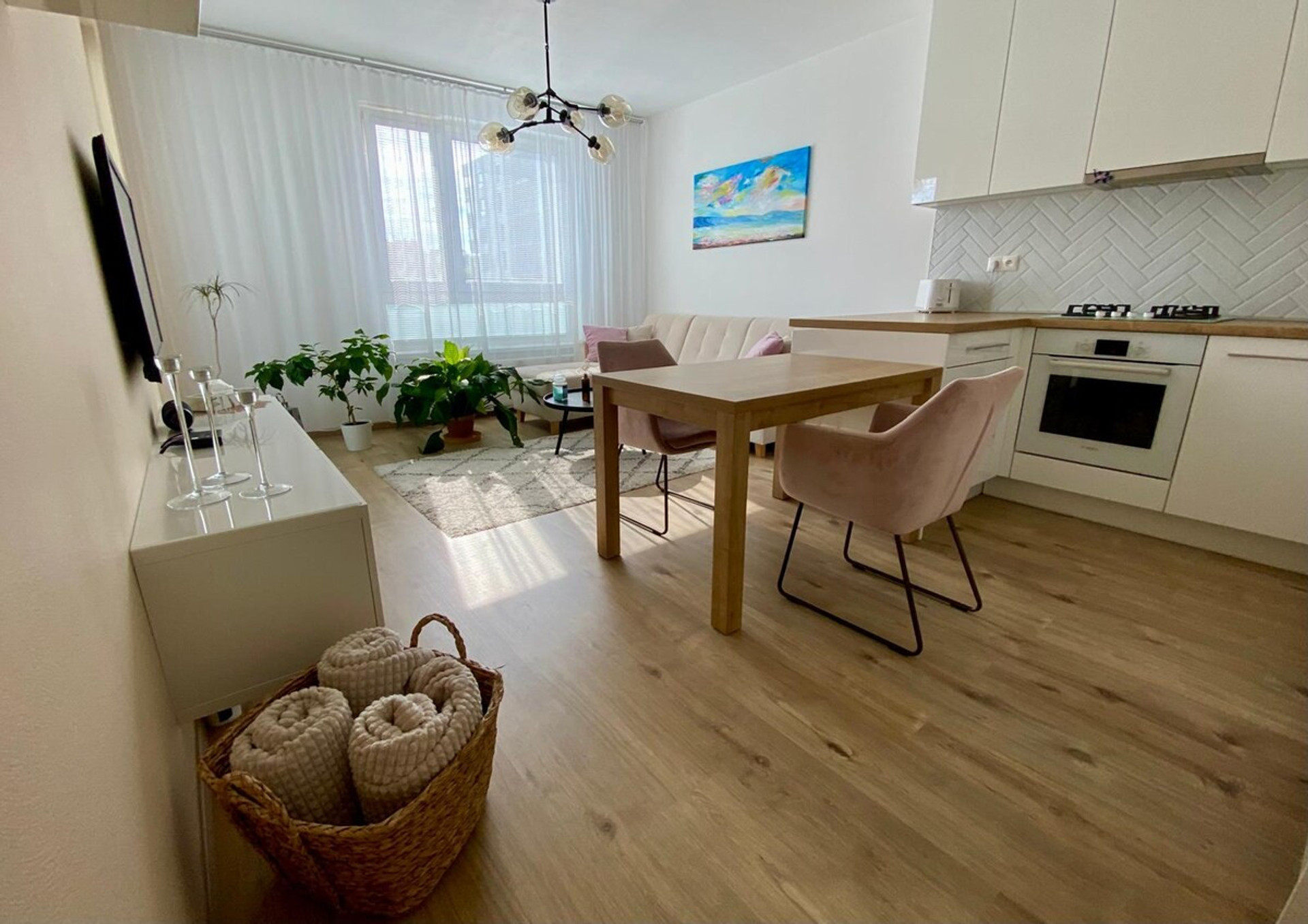 Dining area image 2