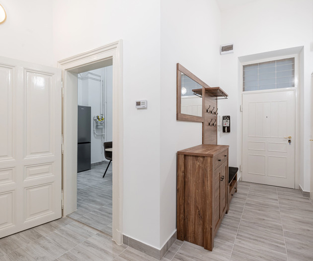 Modern 2-bedroom apartment with monthly cleaning