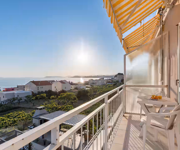 Cozy Apartment with Sea View