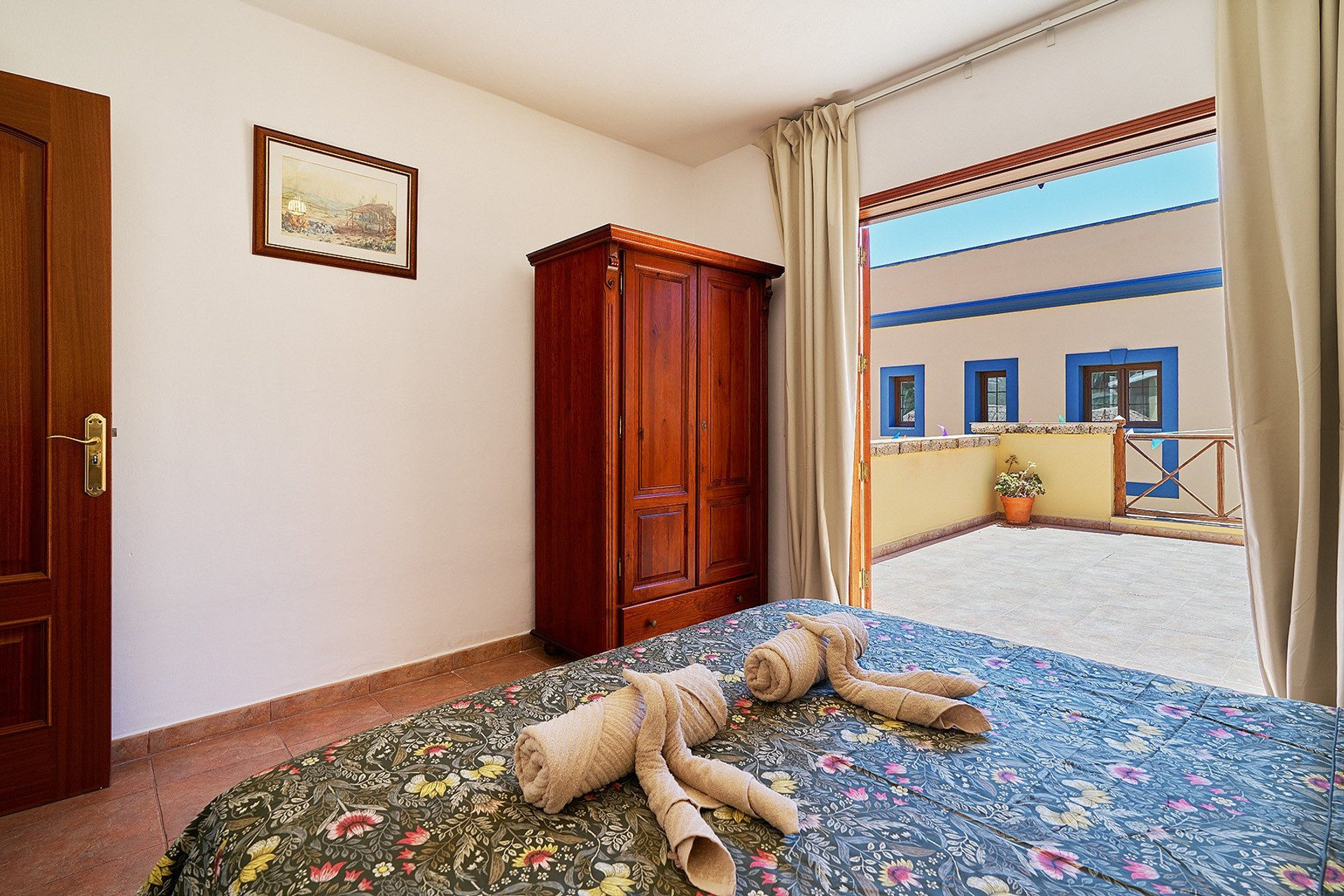 Bedroom with terrace access