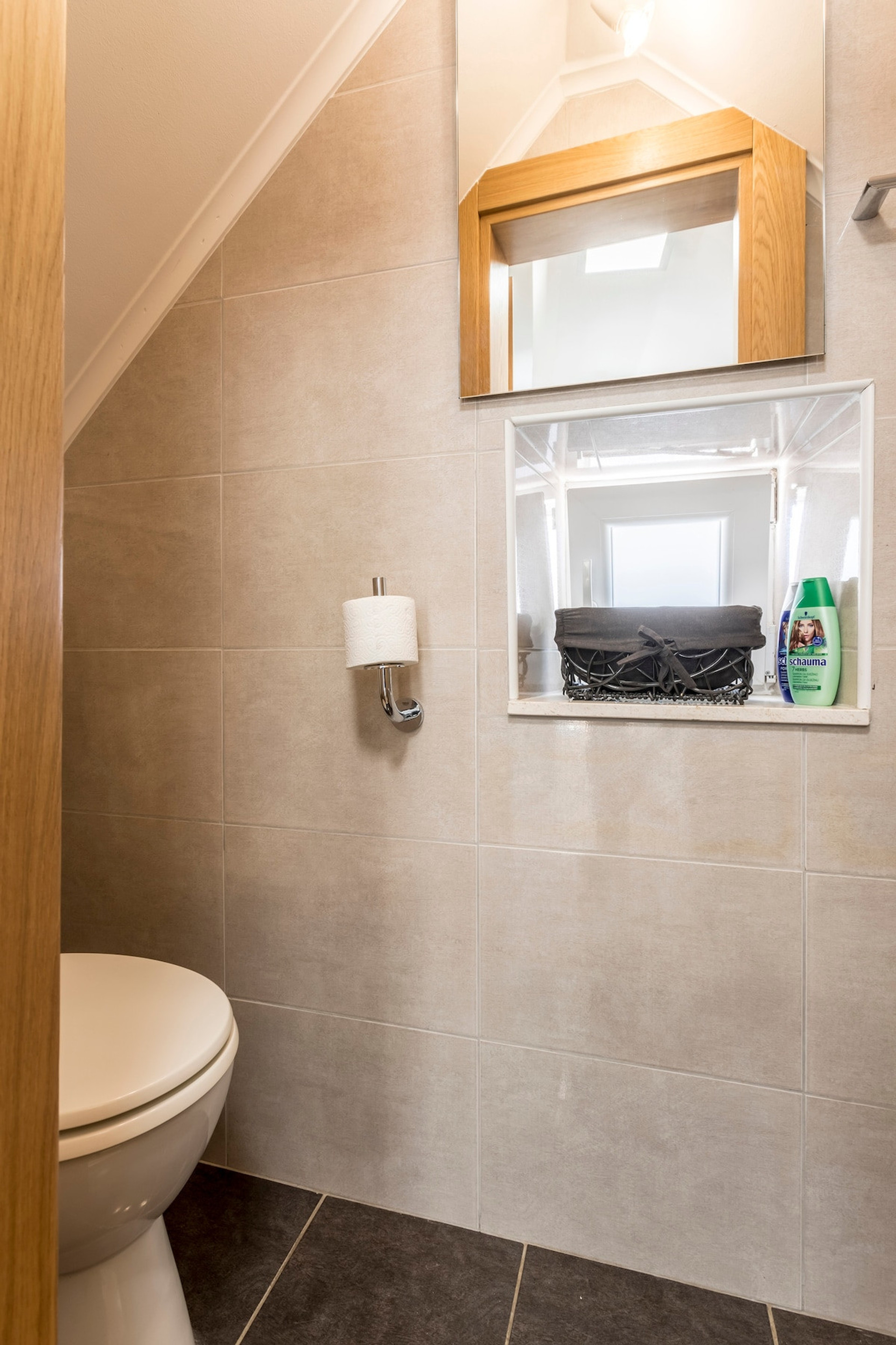 Toilette and sink. 